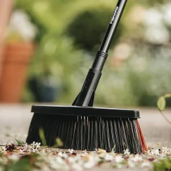 Balai de jardin multi-usages taille M Solid Fiskars L. 38 cm noir