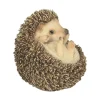 Bébé hérisson en boule en résine