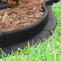 Bordure flexible en caoutchouc recyclé de couleur noire