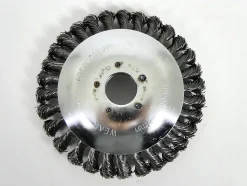 Brosse universelle pour débrousailleuse