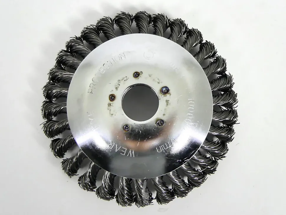 Brosse universelle pour débrousailleuse