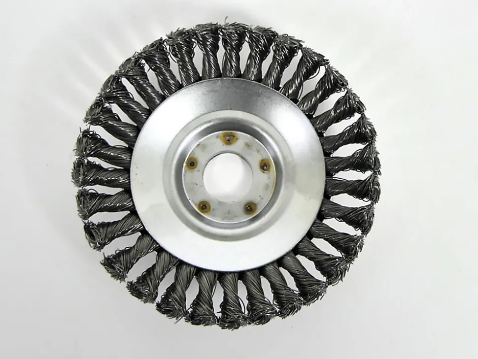 Brosse universelle pour débrousailleuse
