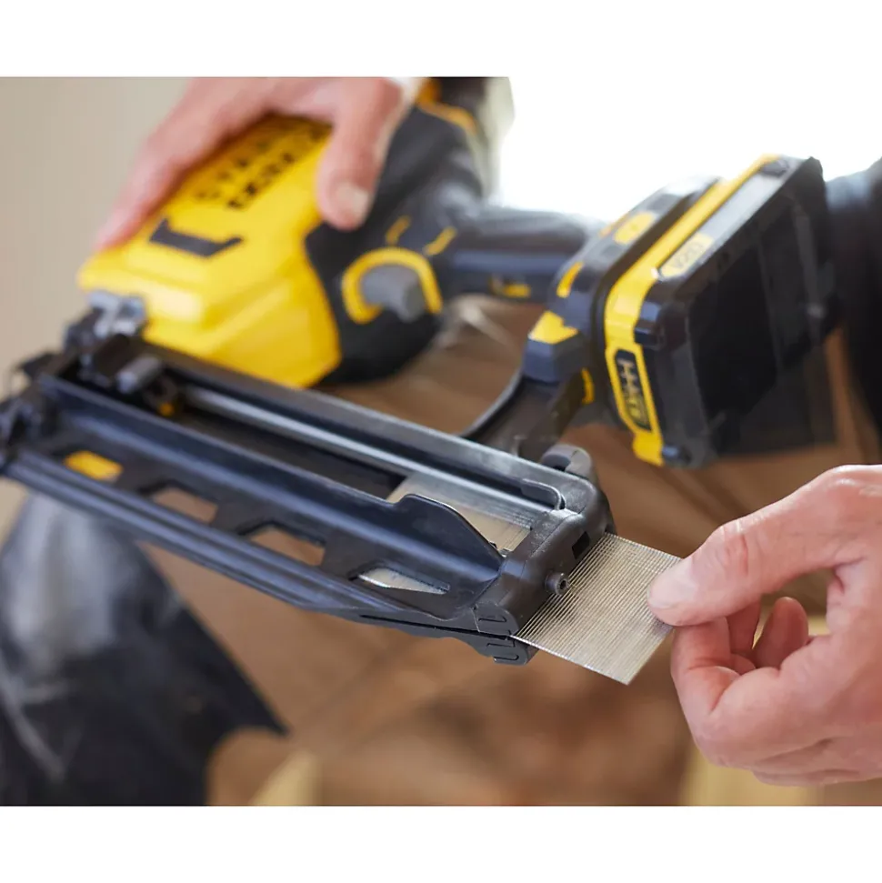 Cloueur de finition stanley Fatmax SFMCN616B-XJ 18V (sans batterie)