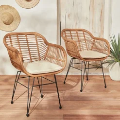 Lot de deux fauteuils effet rotin- résine et métal noir. style colonial. assise beige