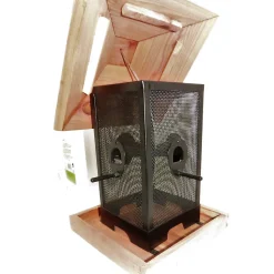 Mangeoire silo à noix, bois métal grille 22 par 22 par 32 cm pour oiseaux.