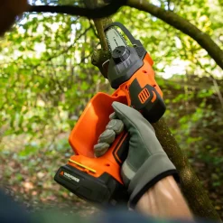 Mini tronçonneuse sans-fil 20V avec guide chaine 13cm - Yard Force - LS C13