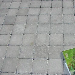 Pavé béton gris porphyre 15 x 15 cm, ép.6 cm (vendu au m²)