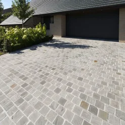 Pavé Grès Kandla Gris 14x14x5-7 cm (vendu au m² - 42 pavés/m²) - RO'MA NATURE