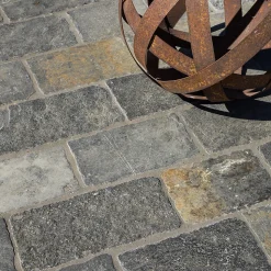 Pavé Pierre de Tandur Noir Longueur Libre x15x2,2 cm (vendu au m²) - RO'MA NATURE