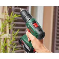 Perceuse visseuse Bosch UniversalDrill 18 2 batteries 1,5Ah + SystemBox + 241 accessoires