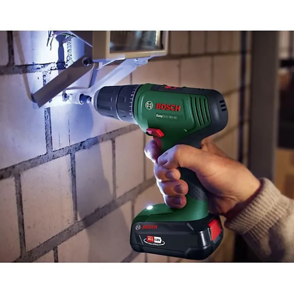 Perceuse visseuse Bosch UniversalDrill 18 2 batteries 1,5Ah + SystemBox + 241 accessoires