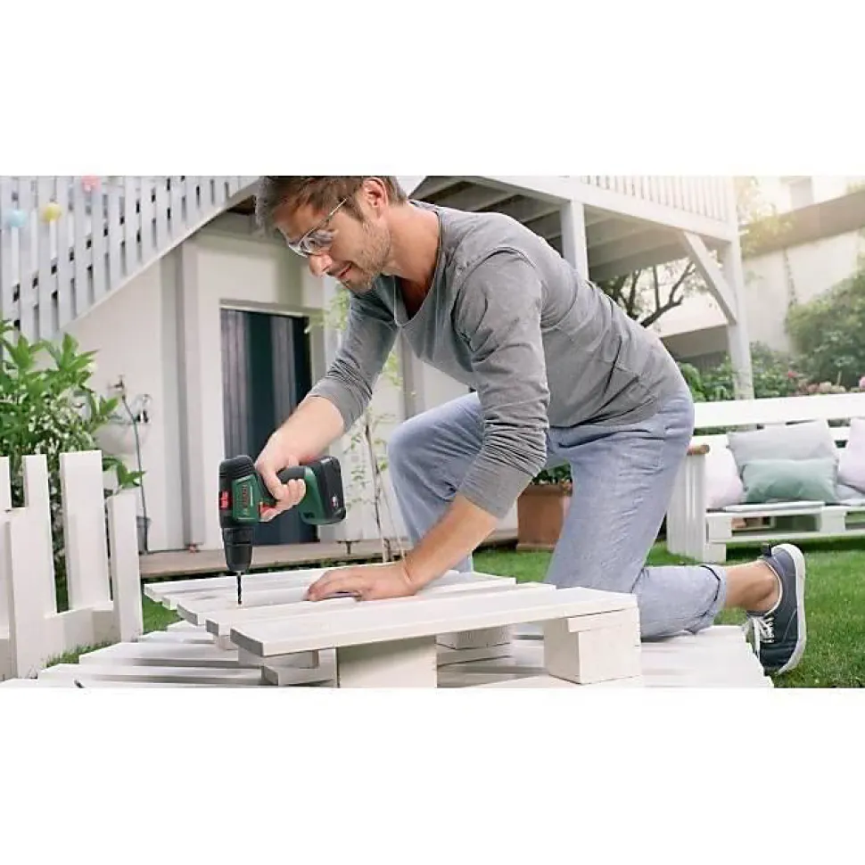 Perceuse visseuse Bosch UniversalDrill 18 2 batteries 1,5Ah + SystemBox + 241 accessoires