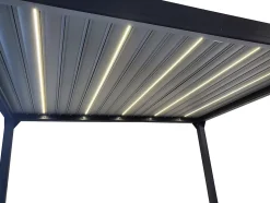 Pergola bioclimatique autoportante motorisée aluminium coloris noir sablé Green Outside 5 x 3 m