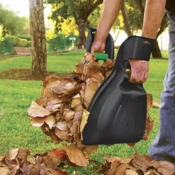 Ramasse Feuilles Manuel par Deux - favorise un meilleur contrôle à chaque prise de tas de feuilles dans le jardin