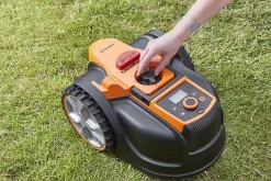 Robot tondeuse connecté LawnMaster AMB16 Plus 500m² 18V