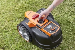 Robot tondeuse connecté LawnMaster AMB16 Plus 500m² 18V