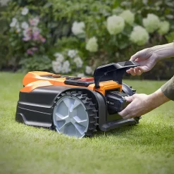 Robot tondeuse connecté LawnMaster AMD18 Plus 800m² 24V