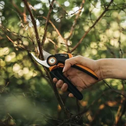 Sécateur à lame franche Fiskars X-series™ M (P921)
