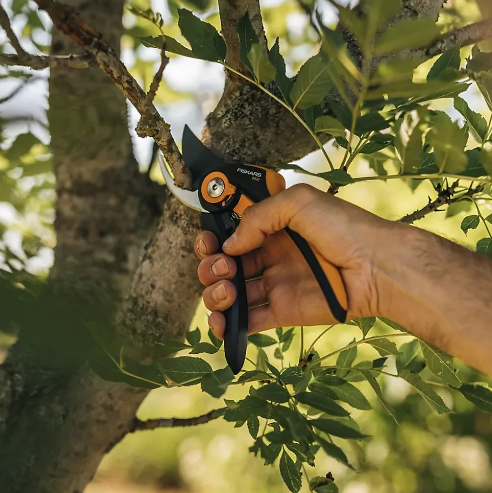 Sécateur à lame franche Fiskars Plus™ (P541)