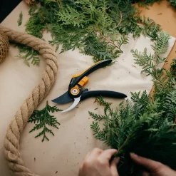 Sécateur à lame franche Fiskars Plus™ (P541)