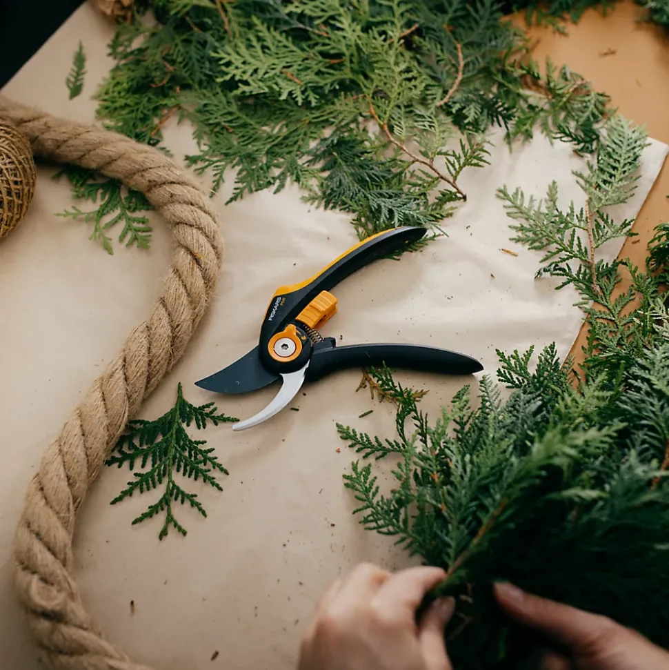 Sécateur à lame franche Fiskars Plus™ (P541)