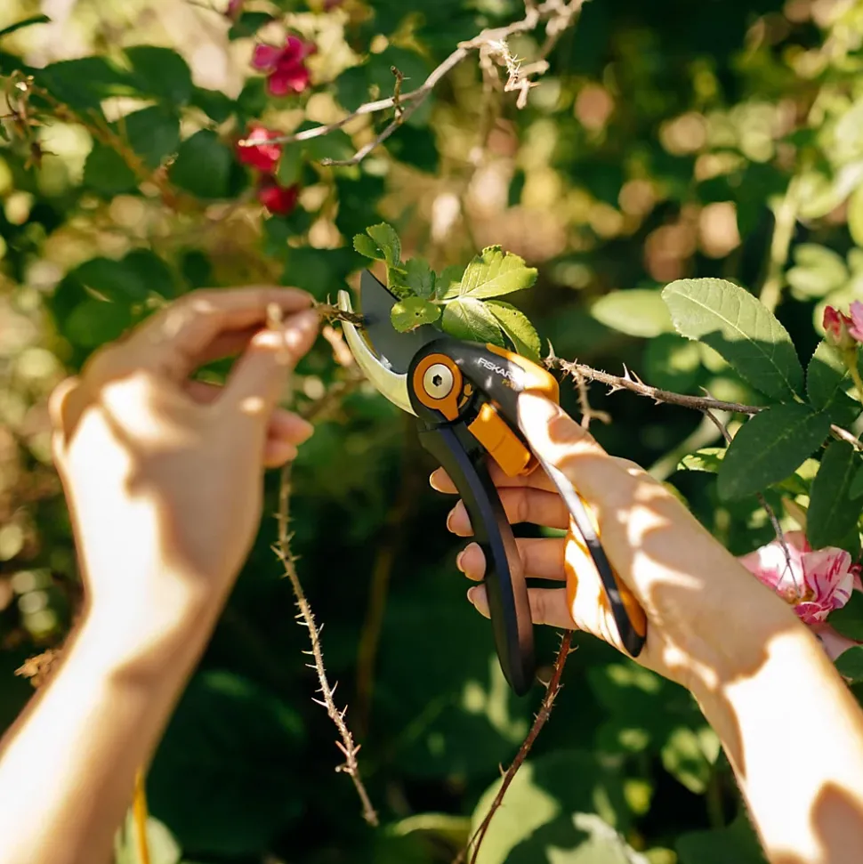 Sécateur à lame franche Fiskars Plus™ (P541)