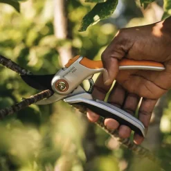 Sécateur à lame franche métal Plus P531 Fiskars