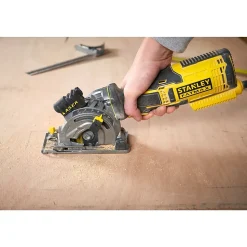 Scie circulaire multimatériaux Stanley Fatmax FME380K 650W