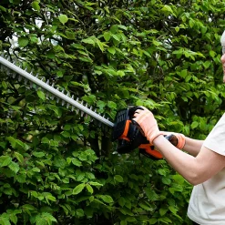 Yard Force - Taille-haies sans fil 20V avec lame 45cm, batterie Li-Ion et chargeur - LH C45